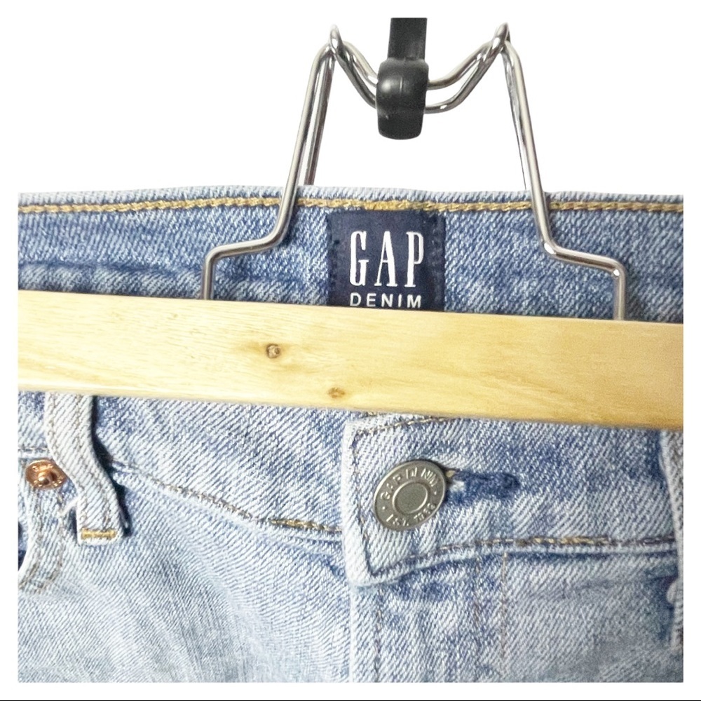 GAP Women's Jean Shorts Size 27  Cutoff Frayed Light Indigo Blue. - Picture 7 of 7